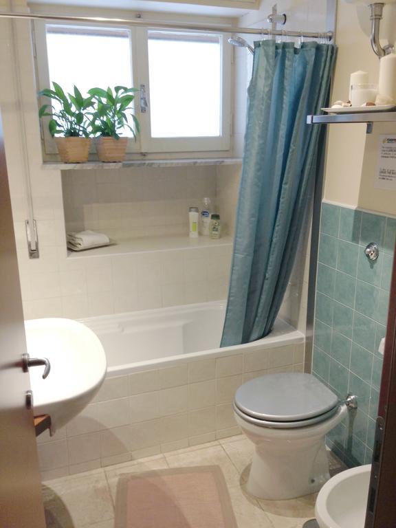Rooms Rent Vesuvio B&B Napoli Bagian luar foto