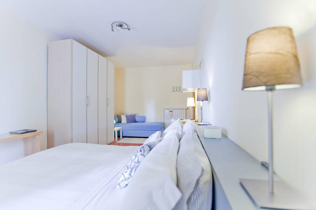 Rooms Rent Vesuvio B&B Napoli Bagian luar foto