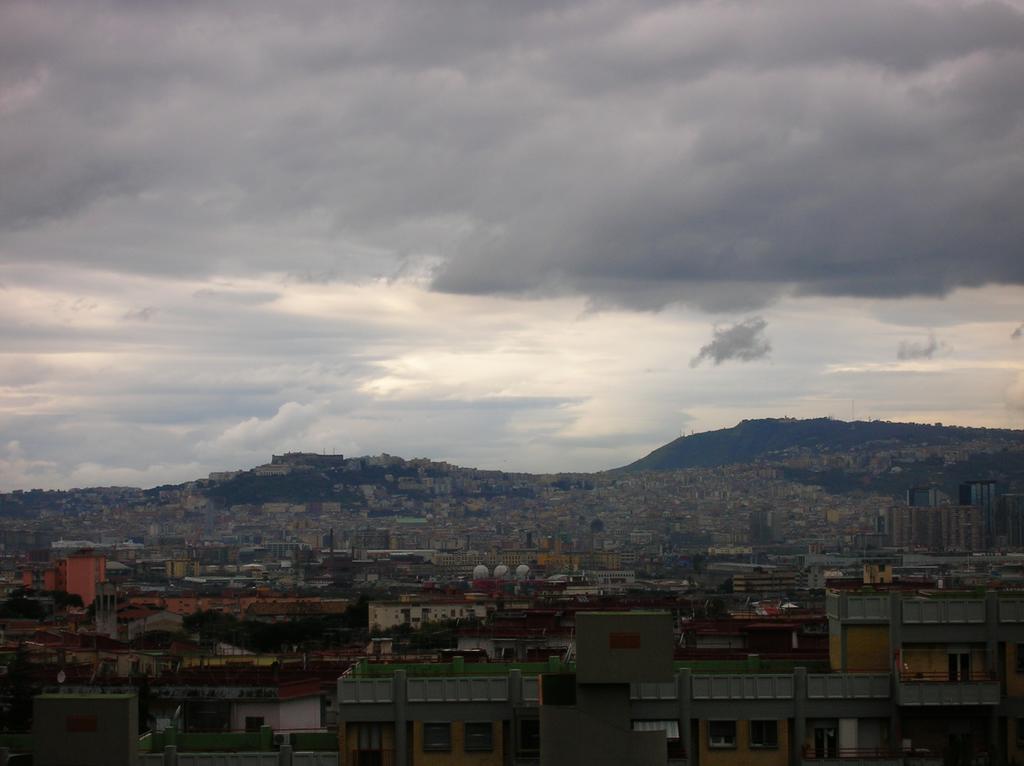 Rooms Rent Vesuvio B&B Napoli Bagian luar foto
