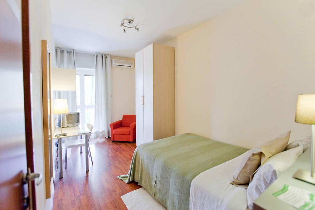 Rooms Rent Vesuvio B&B Napoli Bagian luar foto