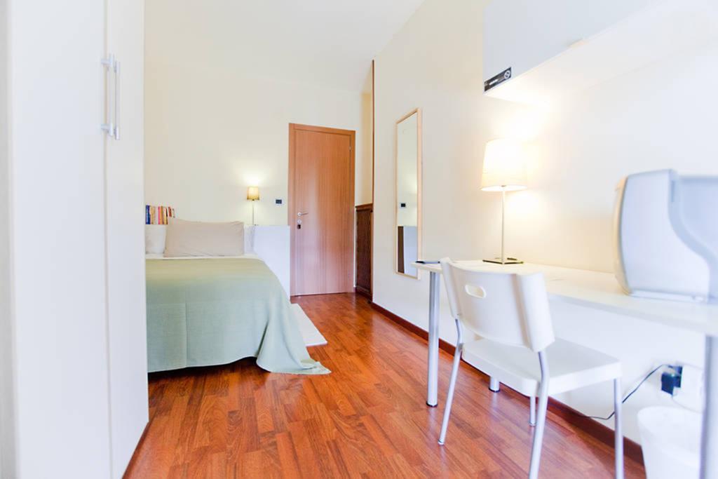Rooms Rent Vesuvio B&B Napoli Bagian luar foto