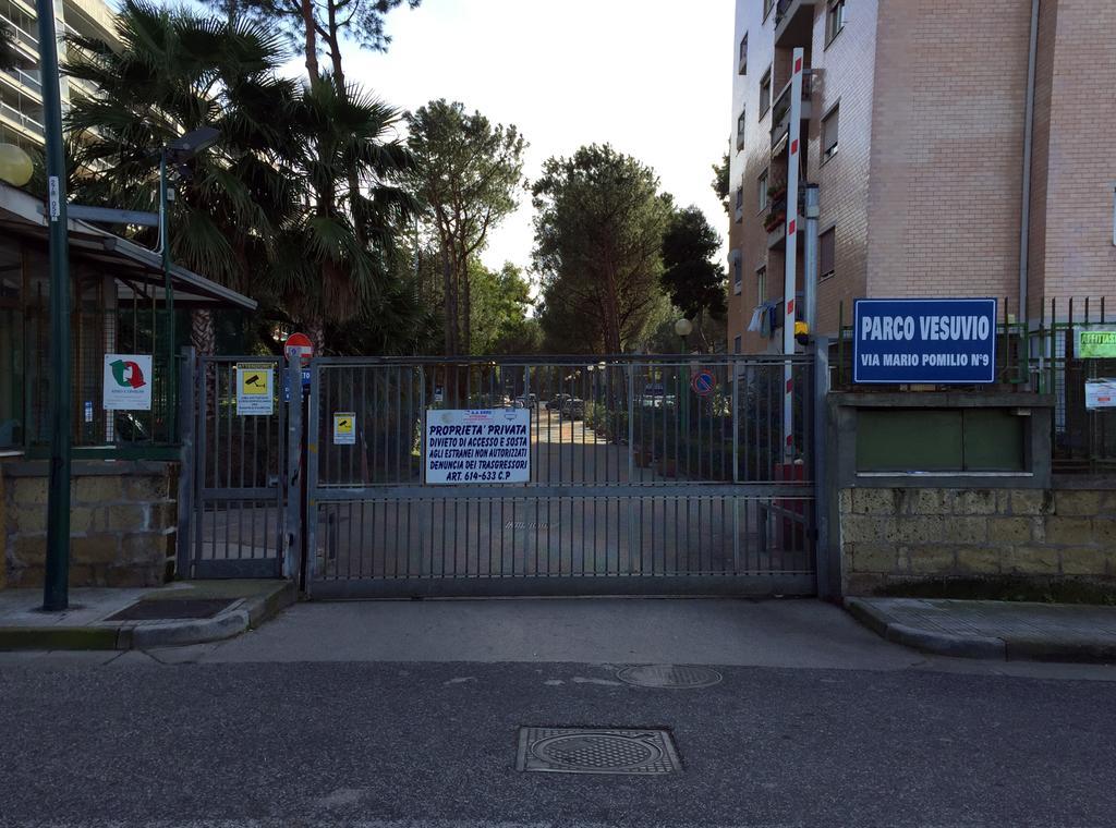 Rooms Rent Vesuvio B&B Napoli Bagian luar foto