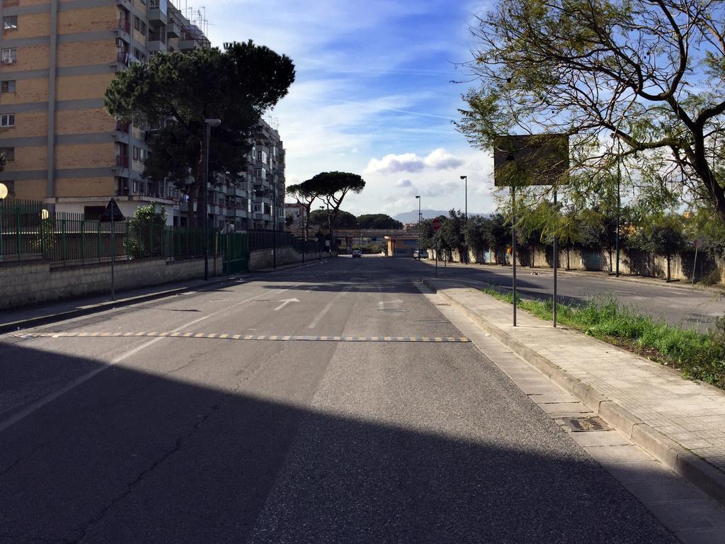 Rooms Rent Vesuvio B&B Napoli Bagian luar foto