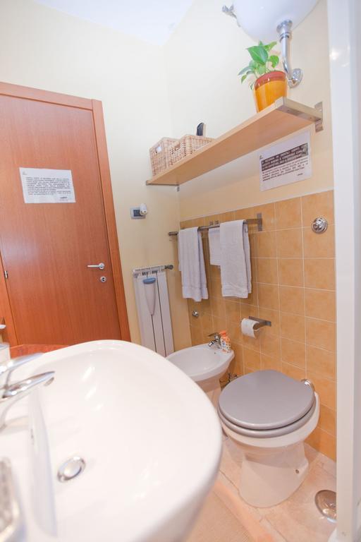 Rooms Rent Vesuvio B&B Napoli Bagian luar foto