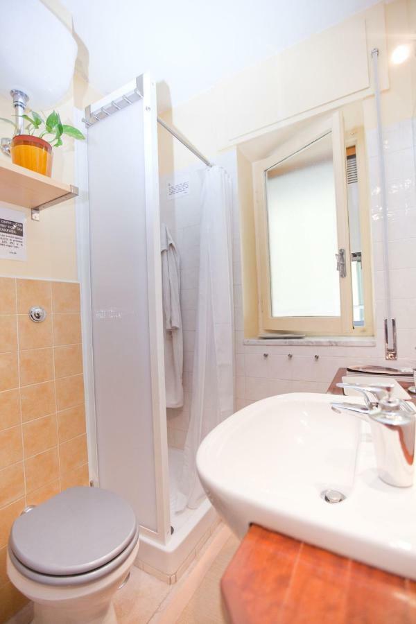 Rooms Rent Vesuvio B&B Napoli Bagian luar foto
